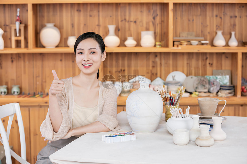 美女陶艺匠人点赞图片