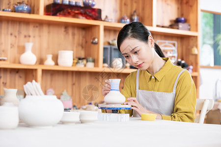 彩绘人像美女匠人陶艺彩绘背景