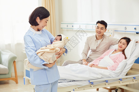 高档月子中心护工抱着婴儿形象图片