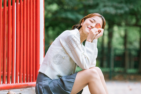 俏皮可爱秋季清新美女图片