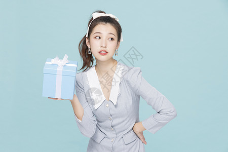 韩系装扮青春少女送礼物盒图片
