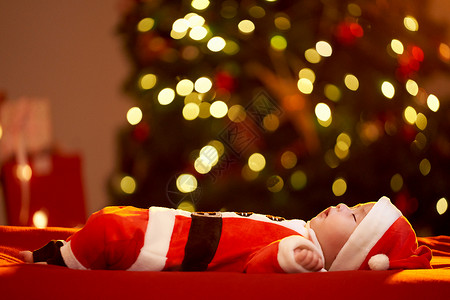 圣诞节酣睡的可爱圣诞宝宝背景图片