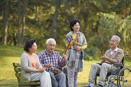 组团出游老年人公园相伴唱歌背景