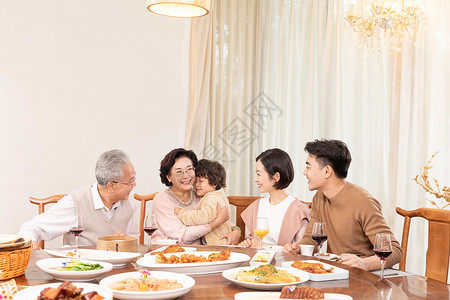 幸福家庭吃团圆饭背景图片