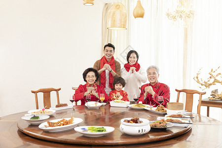 春节团聚一家人拜年图片