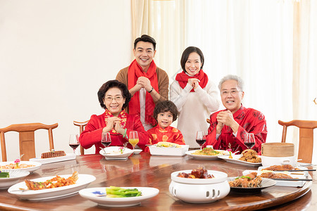 小年年夜饭春节团聚一家人拜年背景