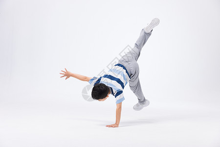街舞儿童展示breaking技巧地板舞图片