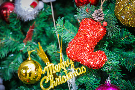 节日铃铛装饰圣诞树装饰背景