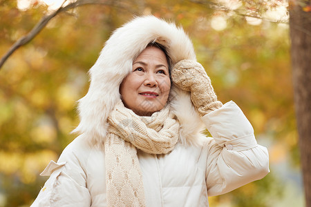 老年人老奶奶冬季生活保暖图片