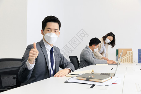 办公室戴口罩疫情期间商务人士戴口罩抗疫办公背景