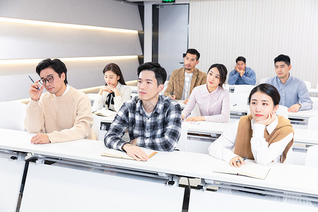 高考提升班成人教育大学生课堂听课听讲背景