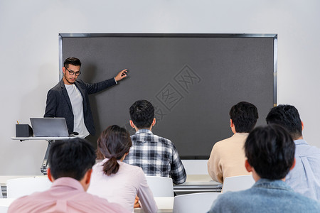 高考提升班成人教育学院教师讲课背景