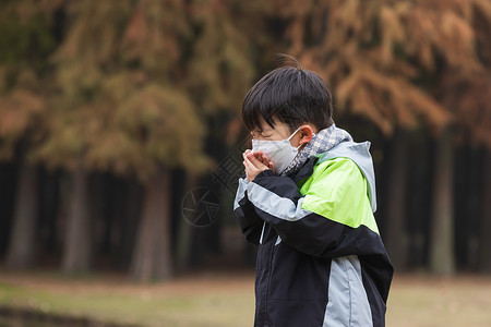 秋季流感秋冬儿童户外戴口罩流感咳嗽背景