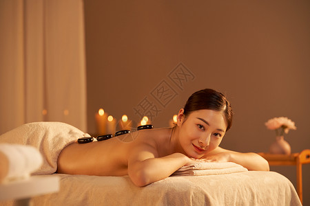 女性spa热石按摩图片