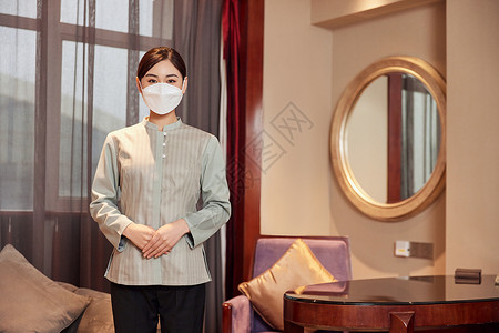 佩戴口罩的酒店服务保洁员图片