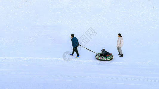 冰雪体育内蒙古冬季滑雪场游人游玩背景