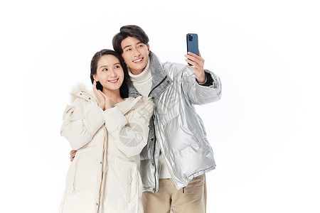 冬季情侣亲密相伴手机自拍图片