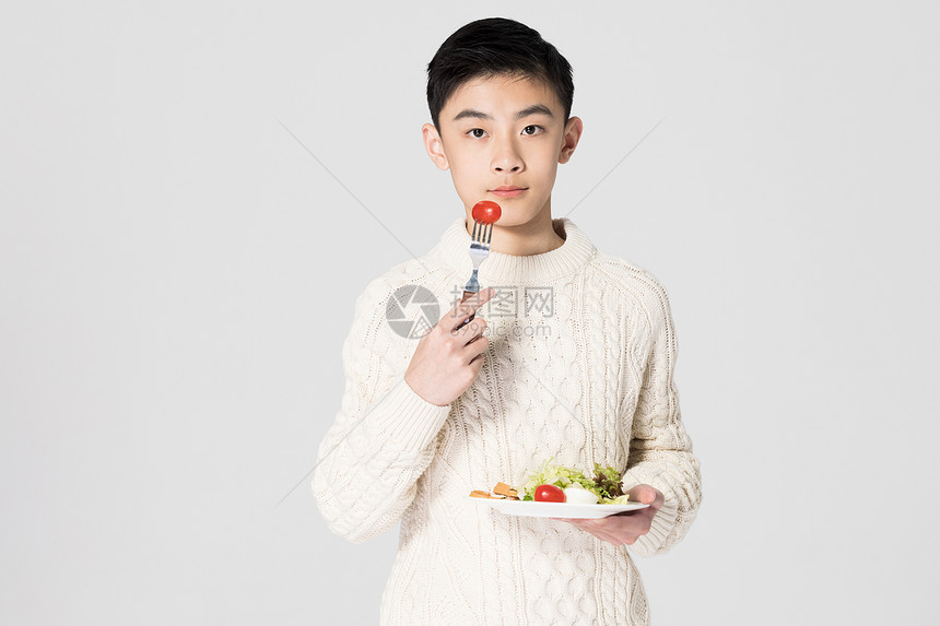 青少年男生健康绿色饮食图片