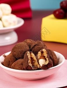 网红巧克力奶枣背景图片