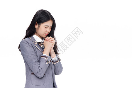 中学生女孩闭眼祈祷背景图片