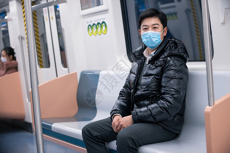 疫情期间乘坐地铁的男性背景图片