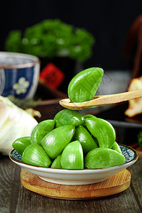 翡翠腊八蒜腌制绿翡翠高清图片