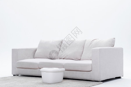 布艺沙发椅子地毯放置洗脚桶的沙发白底图背景