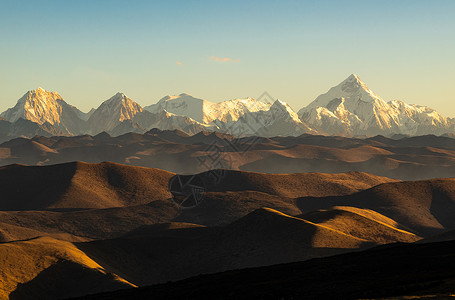 太阳云朵简笔画山脉雪山日照金山地理摄影图片背景