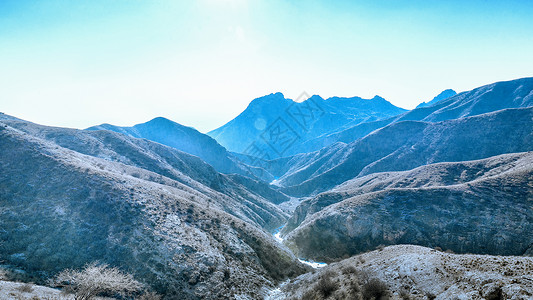 冬天野营内蒙古大青山冬季山峦沟壑背景