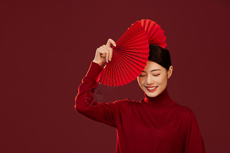 新年春节中国风国潮美女拿折纸扇背景图片