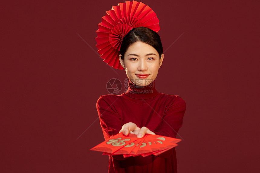 中国风国潮美女新年发红包图片