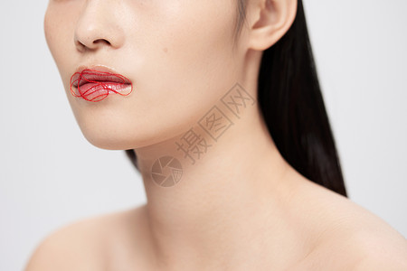 创意女性嘴唇特写线头中性灰背景图片