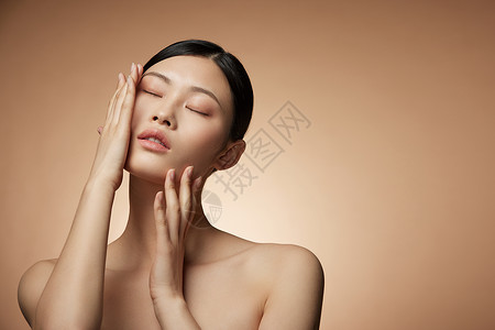 女性美妆面部展示皮肤护理背景图片