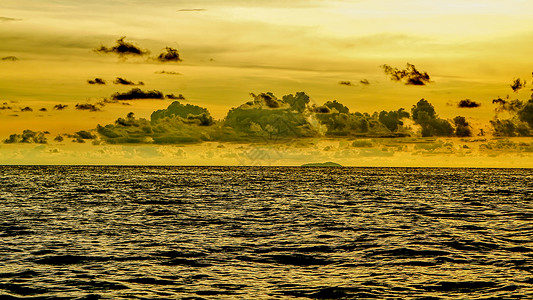 旭日阳光泰国皮皮岛出海观日落背景