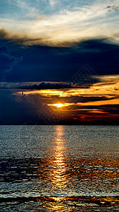 黎明阳光泰国兰塔长滩日落背景