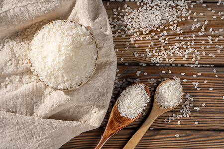 五常稻花香大米散落的大米颗粒背景