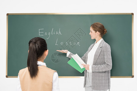 辅导班宣传页给小女孩上课的英语外教背景