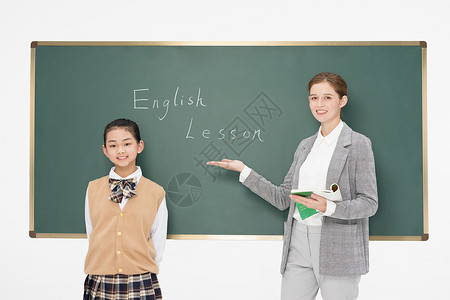 外语课程教学展示黑板的外教与学生背景