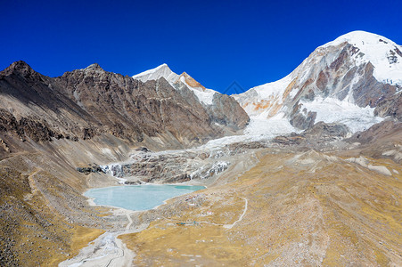 岗巴拉山口西藏穷母岗日冰川背景