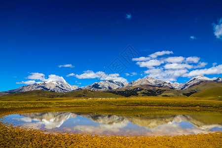 聂威格聂神山背景