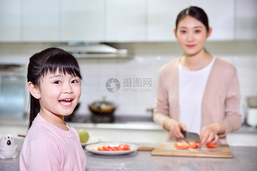 母女居家下厨切菜居家做饭图片