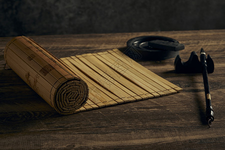 竹简和毛笔古代传统工具高清图片