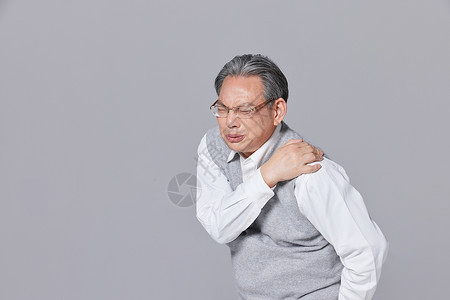 老年男性病症肩膀疼高清图片
