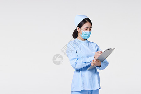 戴口罩的护士低头登记图片