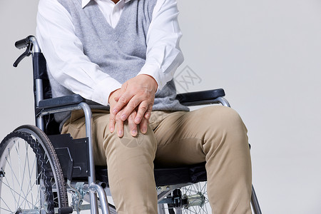 减速慢性独居老人膝盖疼痛特写背景