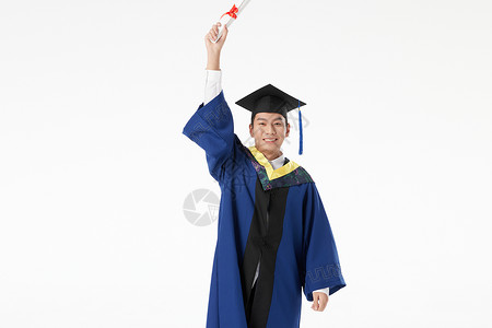 男硕士毕业生手举结业证书图片