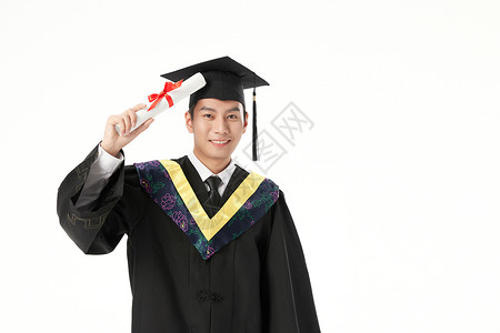 手拿毕业证的大学毕业生图片