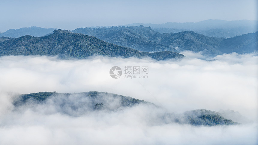 泰国南部山林山顶云海图片