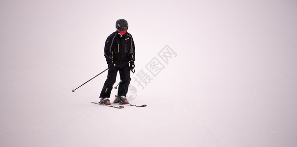 万达东北滑雪场背景