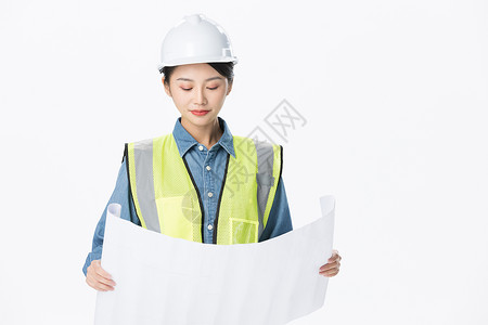 青年女性建筑工程师拿设计图纸背景图片